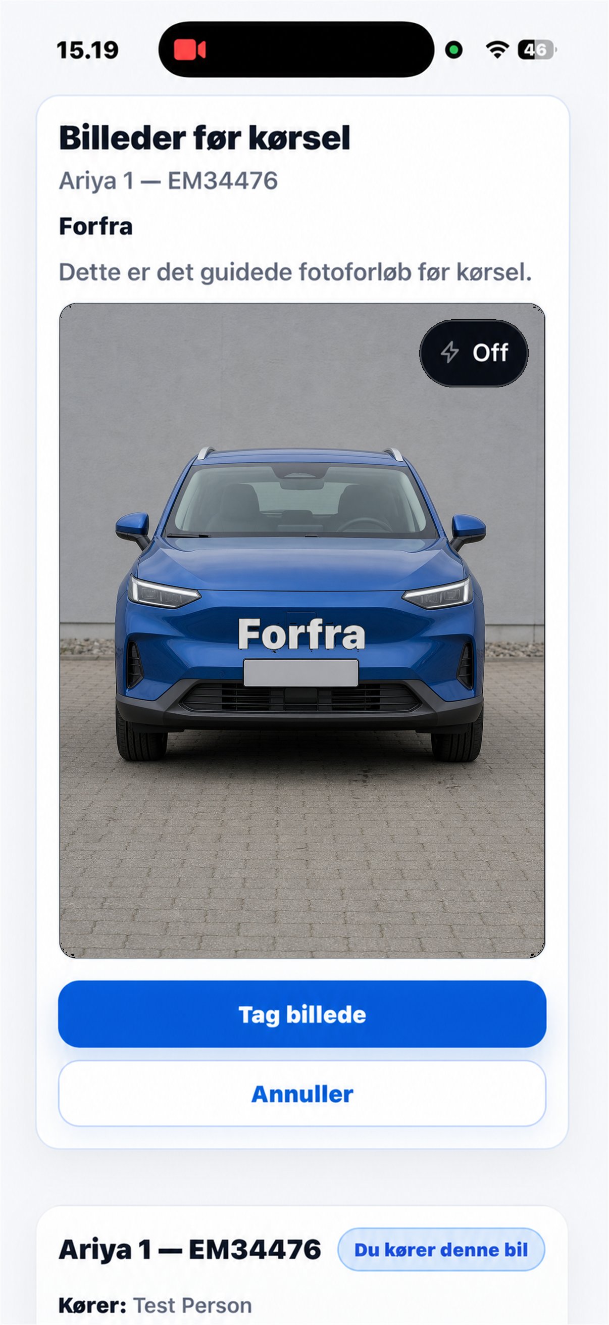 Guidet mobilvisning med et fiktivt foto af en blå bil forfra før kørsel